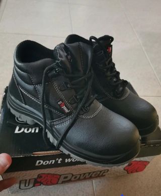 Scarpe U Power n. 38
Nuove con scatola 