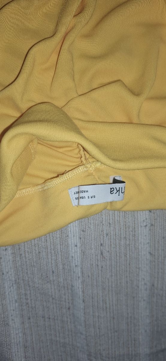 Falda mini fruncida amarilla