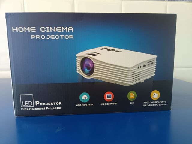 Proiettore home cinema a LED una volta usato