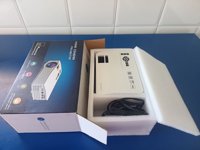 Proiettore home cinema a LED una volta usato