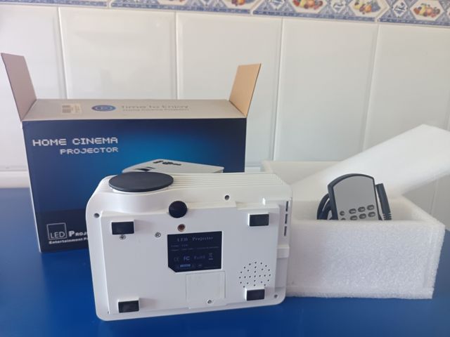 Proiettore home cinema a LED una volta usato