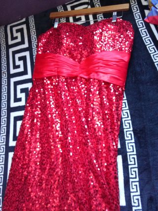 Abito da sera rosso con paillettes