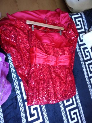 Abito da sera rosso con paillettes