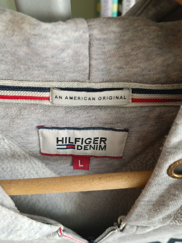 Sudadera Tommy Hilfiger gris con capucha