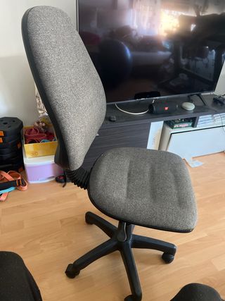 Silla de escritorio ergonómica gris