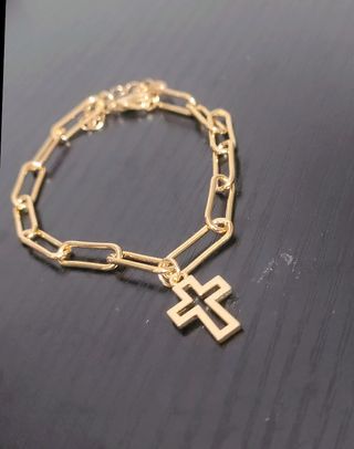 Bracciale con ciondolo a croce in acciaio