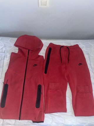 Conjunto Nike Tech Fleece Rojo