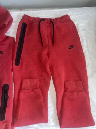 Conjunto Nike Tech Fleece Rojo