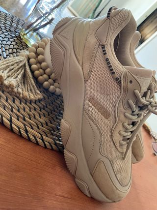 Zapatillas Guess plataforma beige