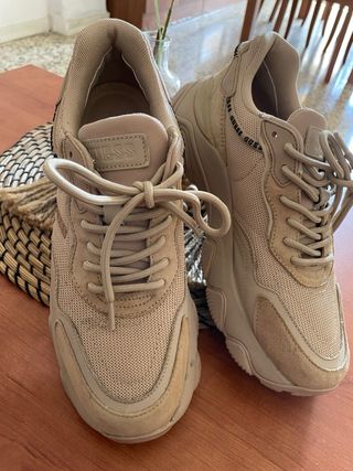 Zapatillas Guess plataforma beige