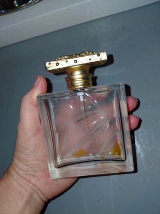 Bottiglie di profumo vuote