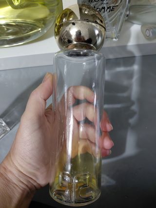 Bottiglie di profumo vuote