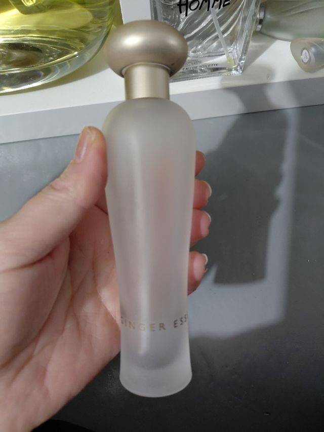 Bottiglie di profumo vuote