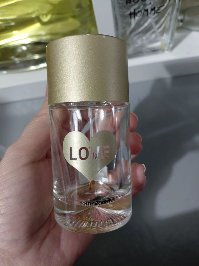 Bottiglie di profumo vuote