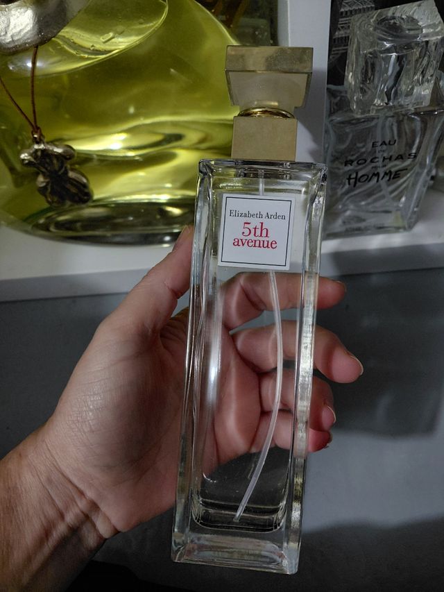 Bottiglie di profumo vuote