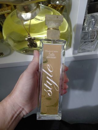 Bottiglie di profumo vuote