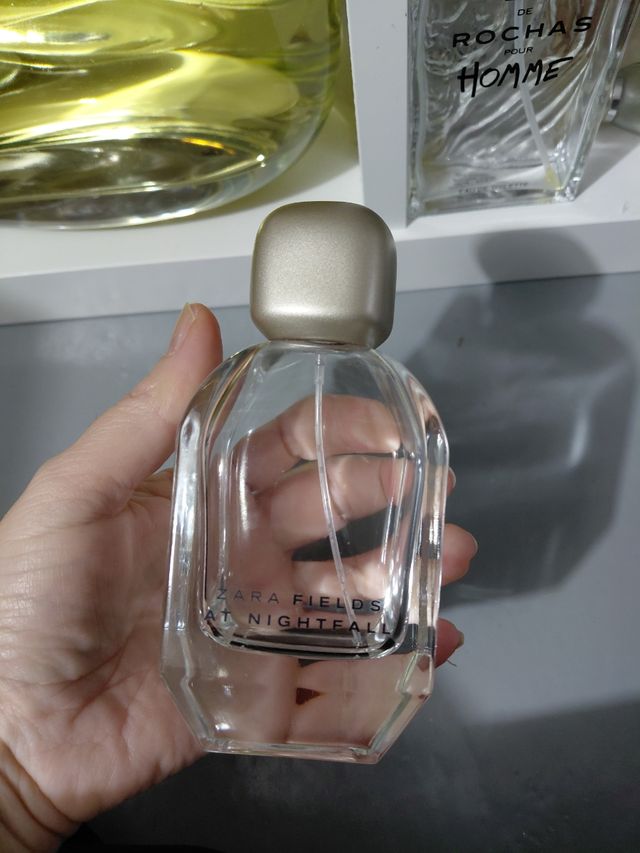 Bottiglie di profumo vuote