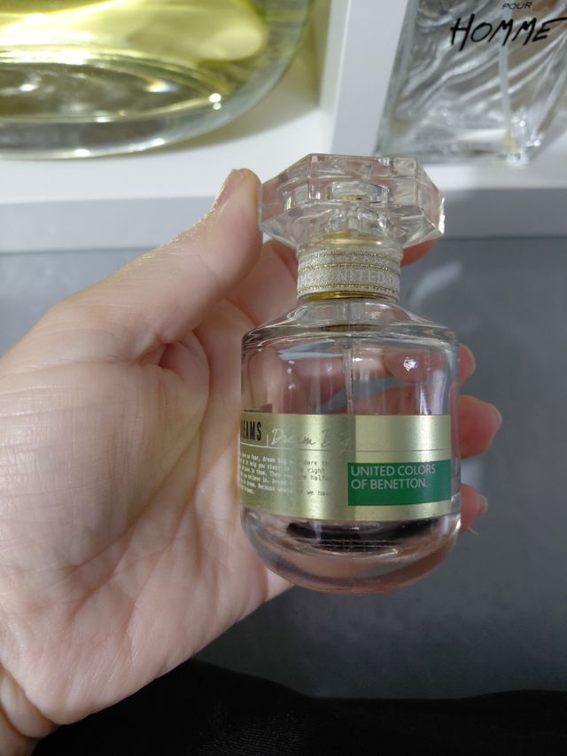 Bottiglie di profumo vuote