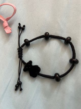 Pulsera negra de cordón con osito y cuentas