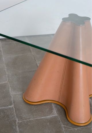 Mesa de diseño Trébol Óscar Tusquets 1983