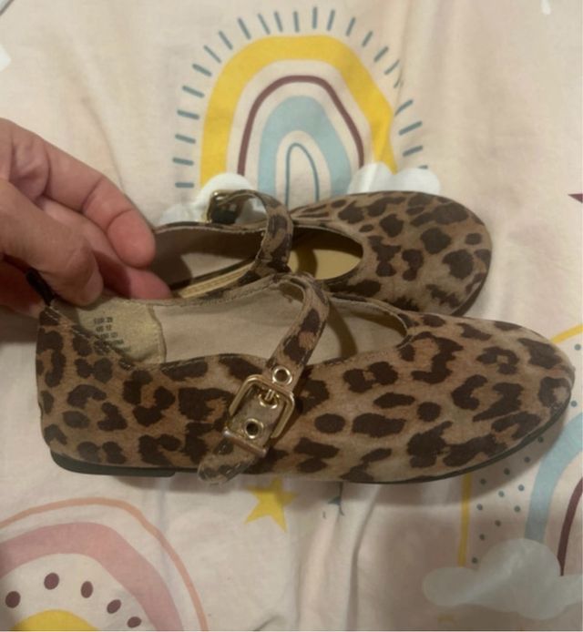 Manoletinas H&M leopardo con hebilla