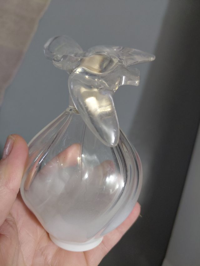 Bottiglie di profumo vuote