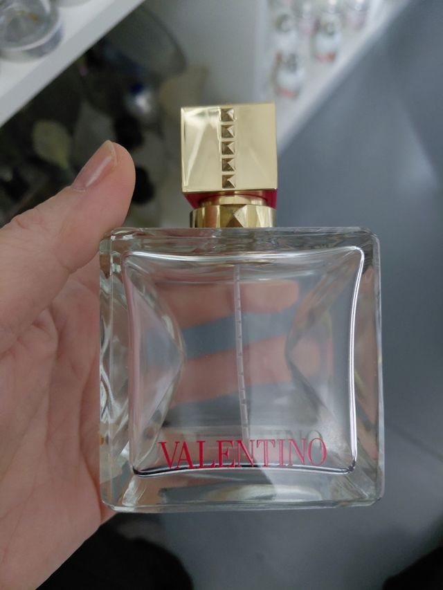 Bottiglie di profumo vuote