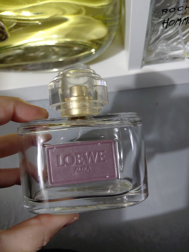 Bottiglie di profumo vuote