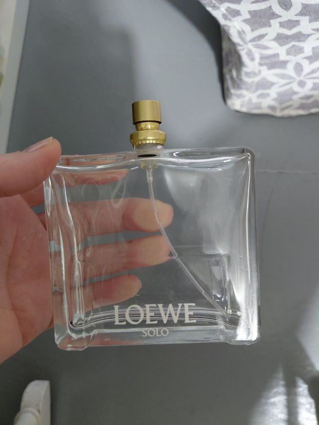 Bottiglie di profumo vuote