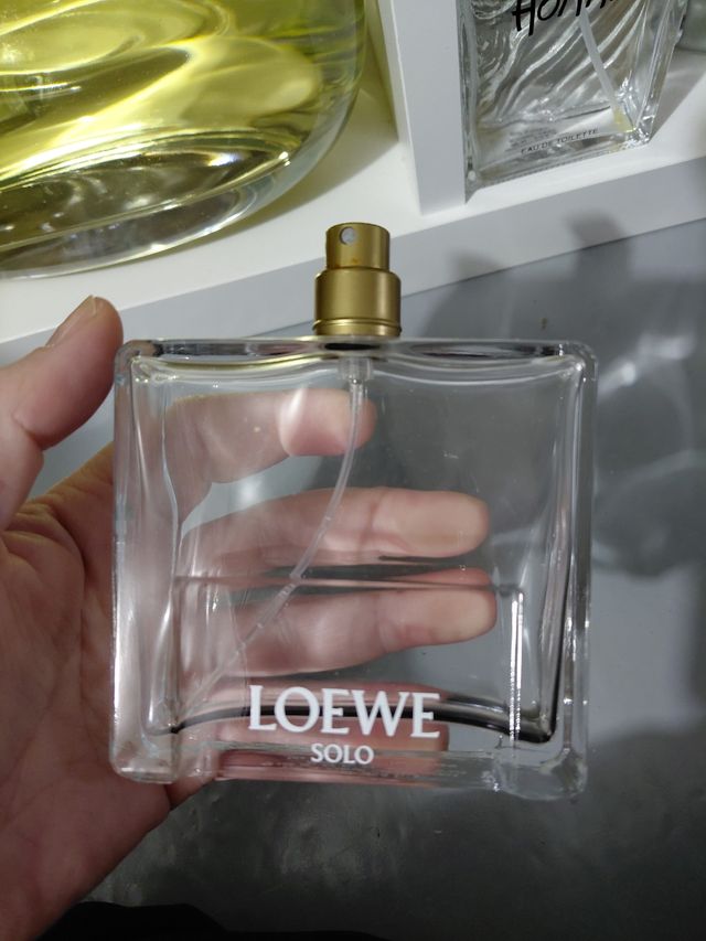 Bottiglie di profumo vuote