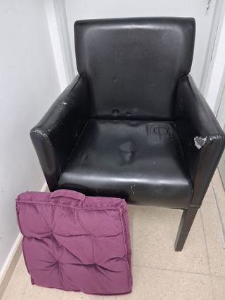 Sillón polipiel marron oscuro.