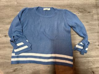 Jersey azul cielo con rayas blancas