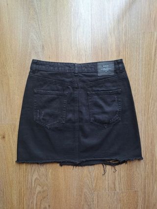 Falda vaquera negra Stradivarius Talla S