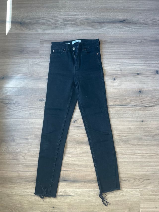Vaqueros pitillo negros Mango Talla 36