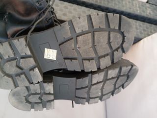 Botas negras con cordones