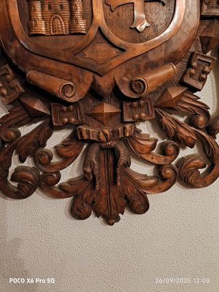 Escudo madera grande 94x121 cm