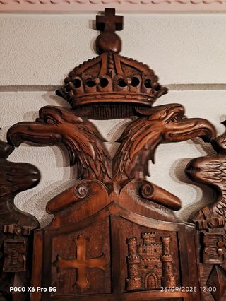 Escudo madera grande 94x121 cm