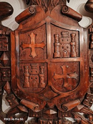 Escudo madera grande 94x121 cm