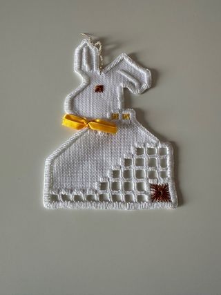 Coniglio Pasquale Ricamo Hardanger Bianco Oro