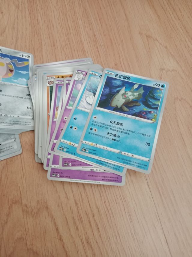 Más de 200 cartas Pokémon chinas cs4a