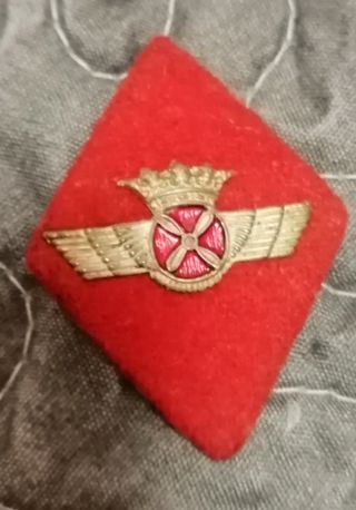Insignia de aviación con corona