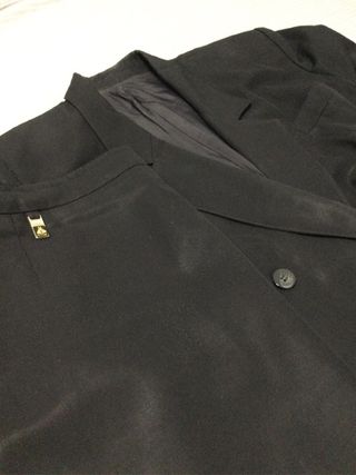 Americana y Falda Burberry Negra
