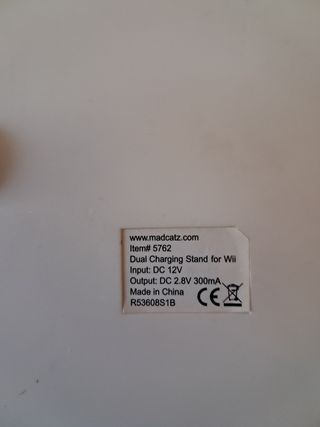 Base de Carga Wii Nintendo, marca madcatz