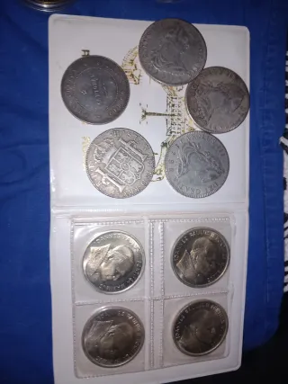 4 Monedas Carlos III 1778-1800 y monedas del vatic