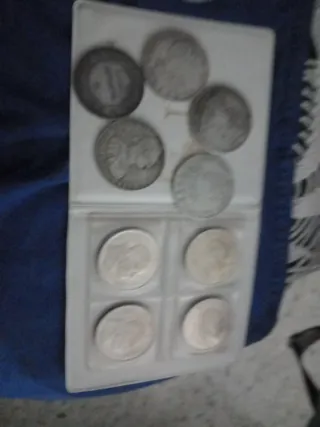 4 Monedas Carlos III 1778-1800 y monedas del vatic