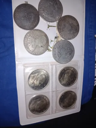 4 Monedas Carlos III 1778-1800 y monedas del vatic