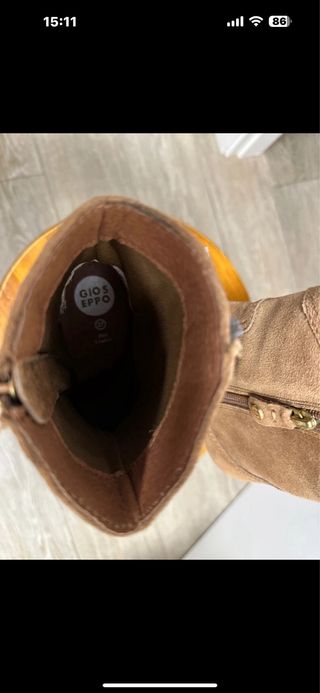 Botas de ante marrones con flecos