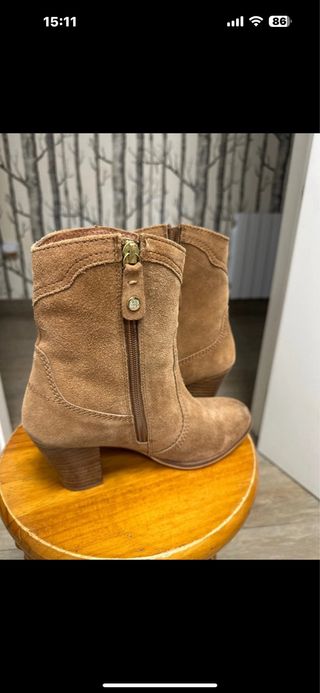 Botas de ante marrones con flecos