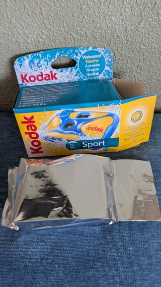 Cámara desechable y acuática Kodak