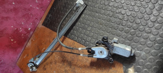 Motor elevalunas delantero izquierdo 400393a Peug